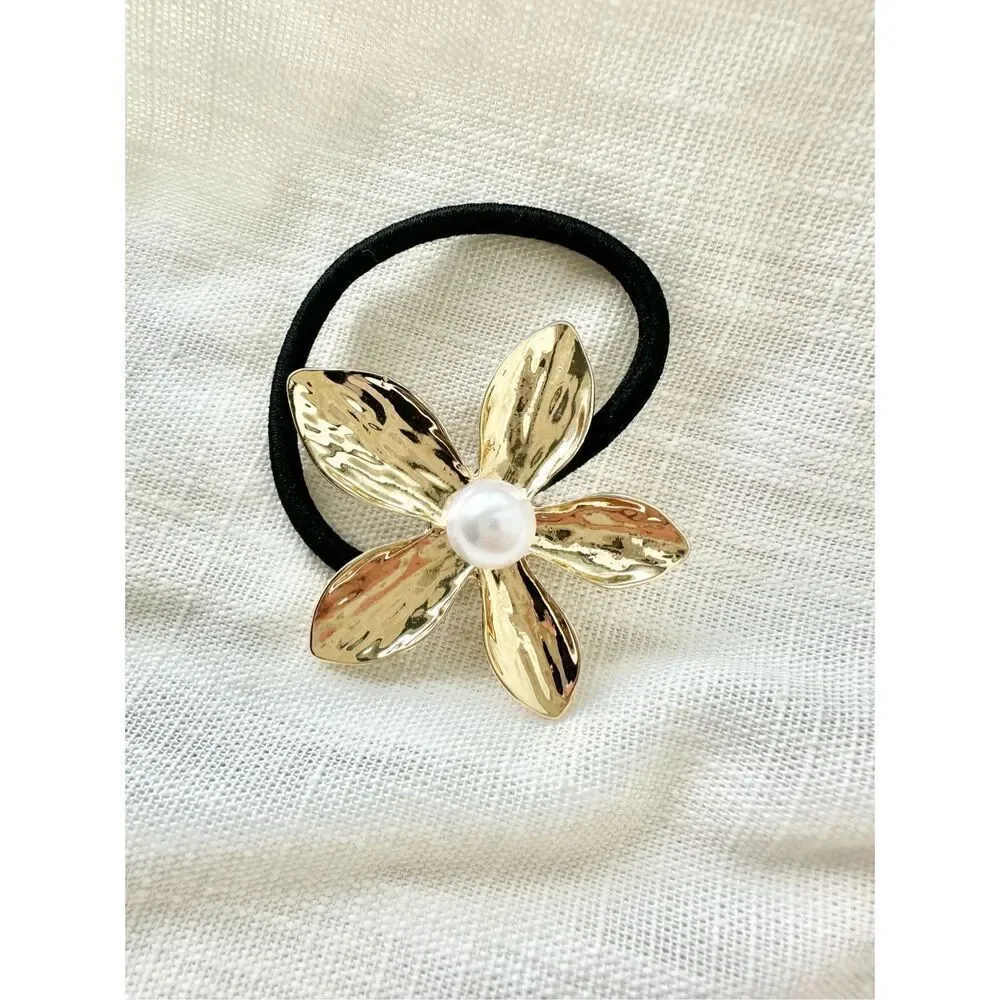 Gold flower with faux pearl hair tie ￼